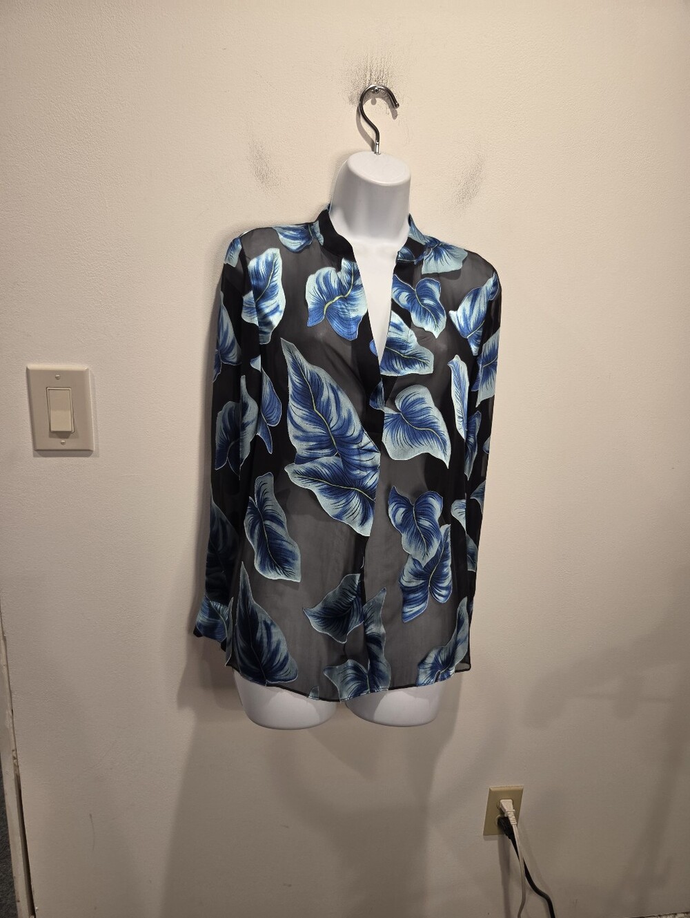 Alice + Olivia Size S Sheer Paradise Leaf Silk Blend Top Small Flaw